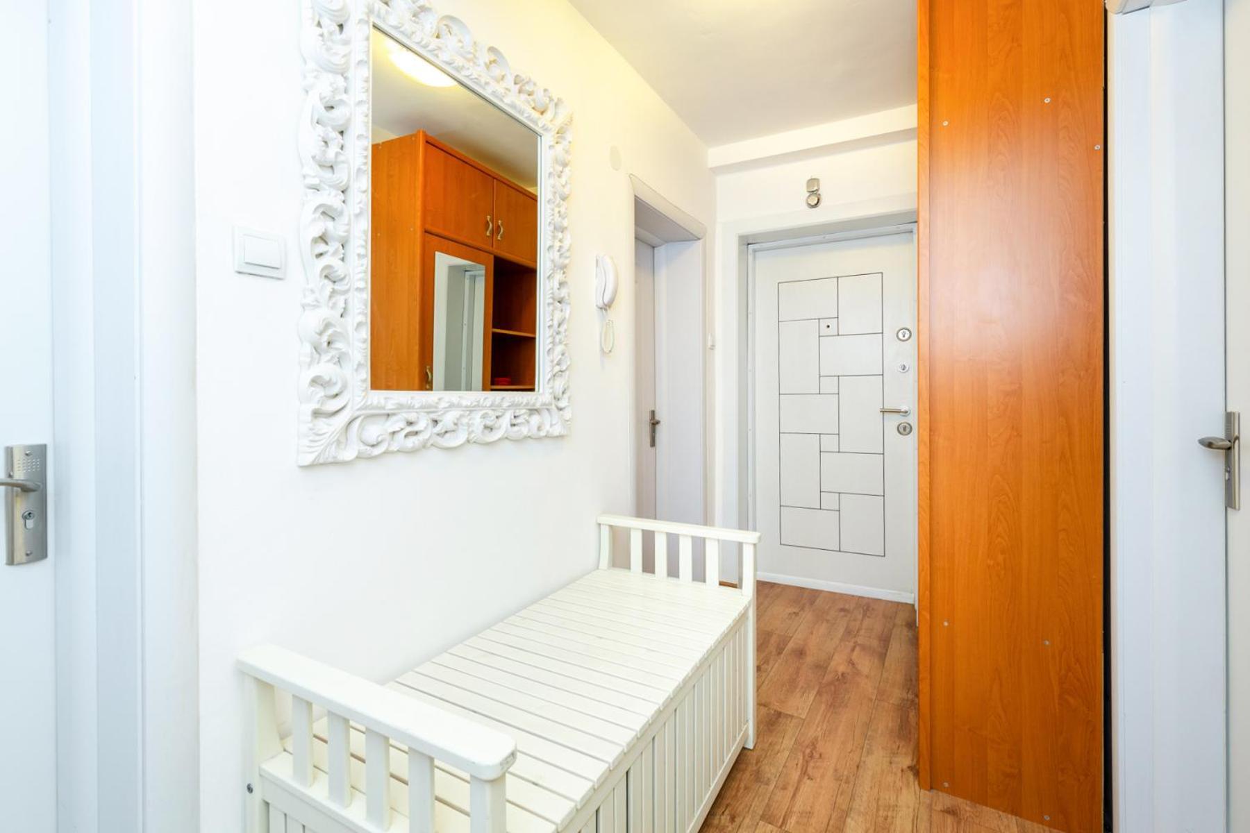 סופיה The White Apartment - Free Parking מראה חיצוני תמונה
